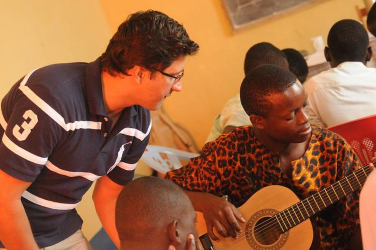 Clases Guitarra Violín Piano  Saxo 